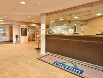 фото отеля Days Inn & Suites Bridgeport Clarksburg