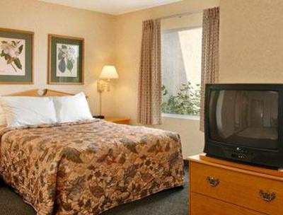 фото отеля Days Inn & Suites Bridgeport Clarksburg