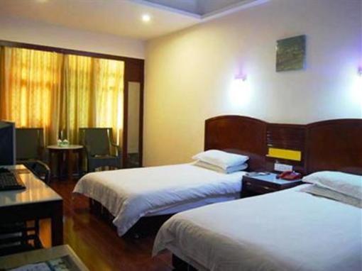 фото отеля GreenTree Inn Railway Station Hotel Loudi