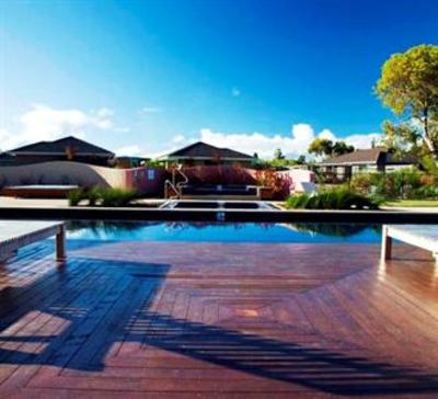 фото отеля Wyndham Vacation Resorts Seven Mile Beach