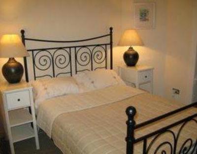 фото отеля ApartmentsApart Edinburgh