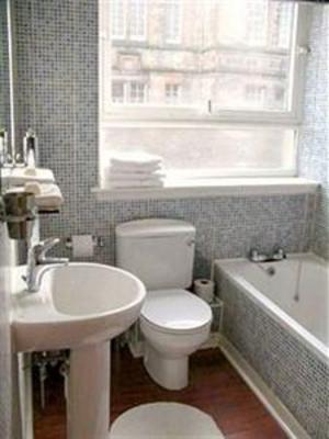фото отеля ApartmentsApart Edinburgh