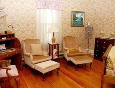 фото отеля The Thompson House Bed and Breakfast at Harmony Hills
