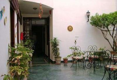 фото отеля Sarans Heritage Hotel New Delhi