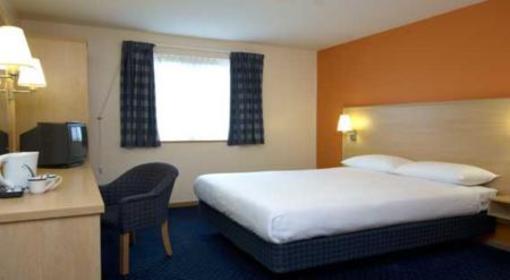 фото отеля Travelodge Cirencester
