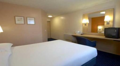 фото отеля Travelodge Cirencester