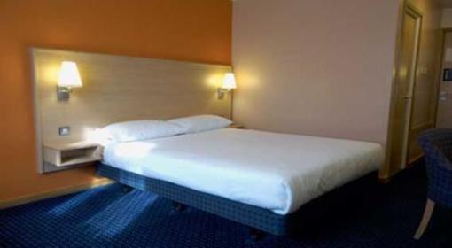 фото отеля Travelodge Cirencester