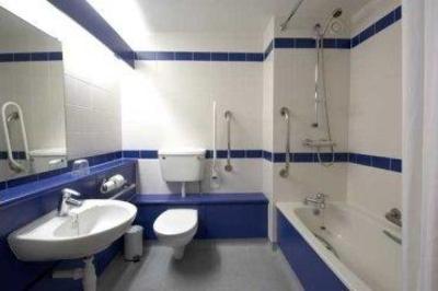 фото отеля Travelodge Cirencester