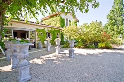 фото отеля La Villa D'o Hotel Saint-Loubes