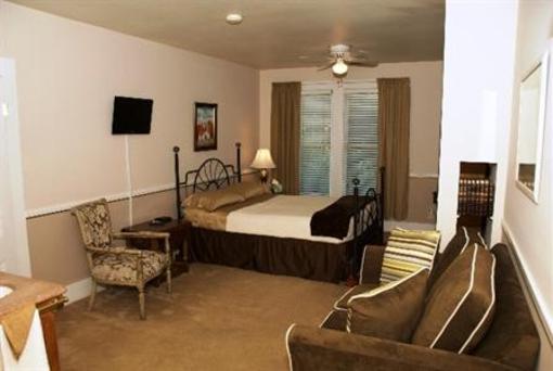 фото отеля Deer Creek Inn