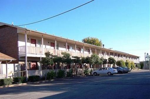 фото отеля Oak Hill Inn & Suites