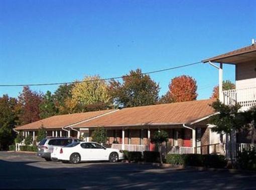 фото отеля Oak Hill Inn & Suites