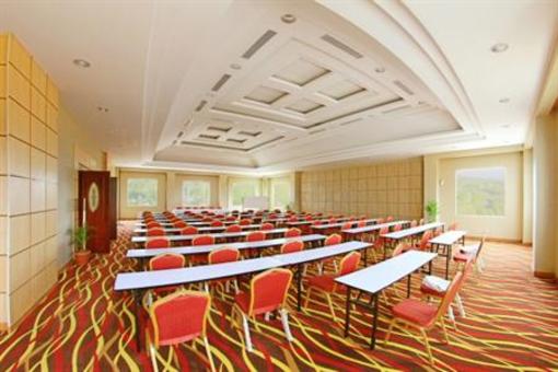 фото отеля Grand Rocky Hotel Bukittinggi