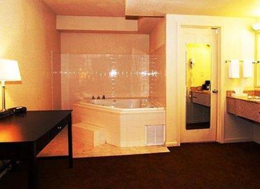 фото отеля Econo Lodge Suffolk (Virginia)