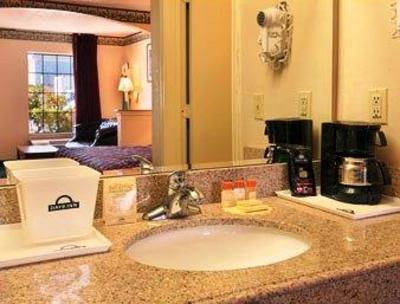 фото отеля Days Inn Suites Tuscaloosa
