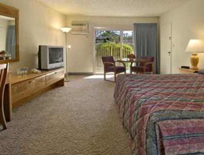 фото отеля Super 8 Long Beach