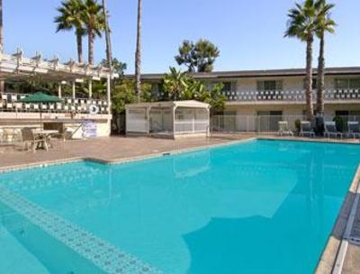фото отеля Super 8 Long Beach