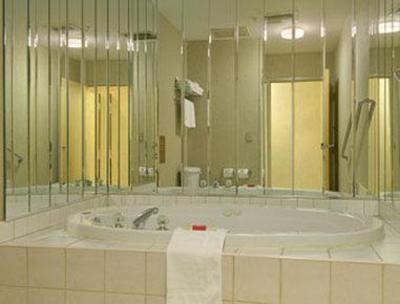 фото отеля Ramada Inn & Suites Toms River
