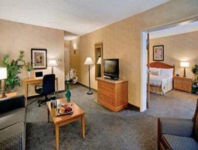 фото отеля Ramada Inn & Suites Toms River