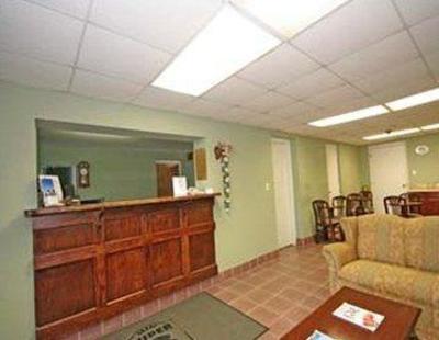 фото отеля Super 8 Motel East Downtown Raleigh