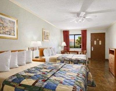 фото отеля Super 8 South Padre Island
