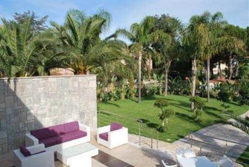 фото отеля Colonna Residence Trani
