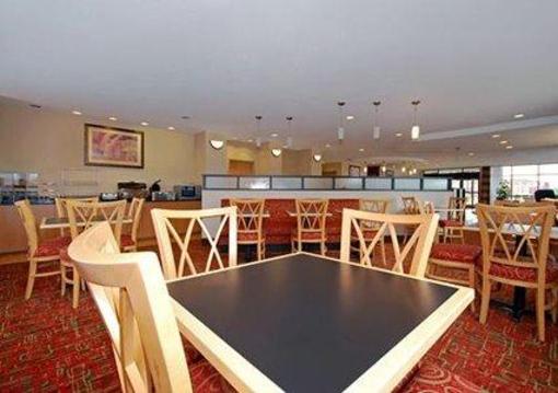 фото отеля Comfort Suites Oxford