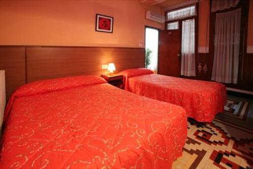 фото отеля Hostal Alicante Valencia