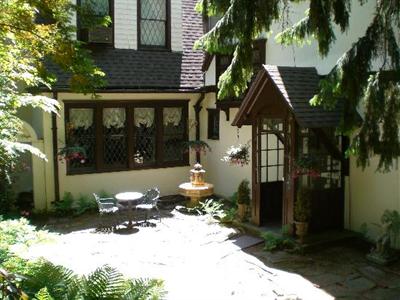 фото отеля Whistler's Inn Lenox