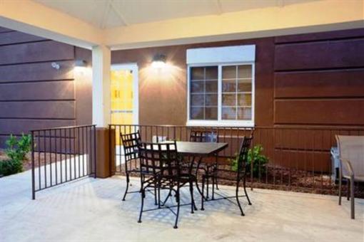 фото отеля Candlewood Suites New Bern