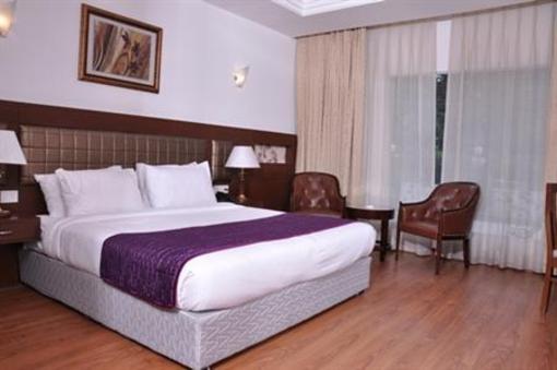 фото отеля Lilywhite Hotel New Delhi