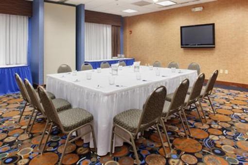 фото отеля Holiday Inn Express Coralville