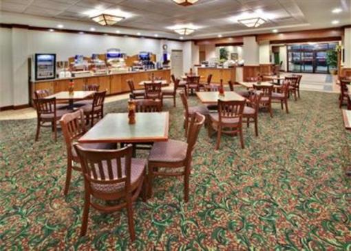 фото отеля Holiday Inn Express Coralville