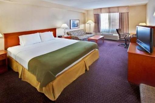 фото отеля Holiday Inn Express Coralville