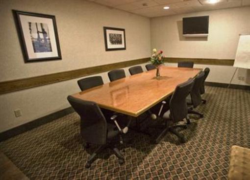 фото отеля Service Plus Inns & Suites Drayton Valley