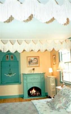 фото отеля Deacon Timothy Pratt Bed & Breakfast Inn