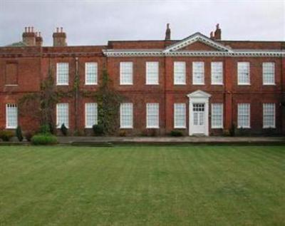 фото отеля Baylis House Slough