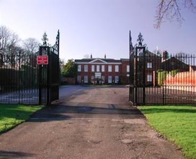 фото отеля Baylis House Slough