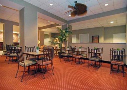 фото отеля Comfort Suites Charlotte Northlake