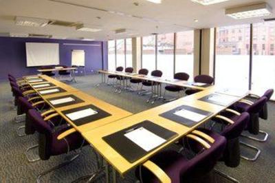фото отеля Premier Inn Liverpool City Centre