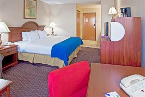 фото отеля Holiday Inn Express Auburn-Touring Dr