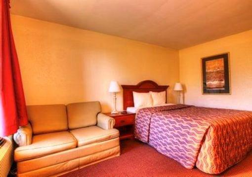 фото отеля Econo Lodge Research Triangle Park
