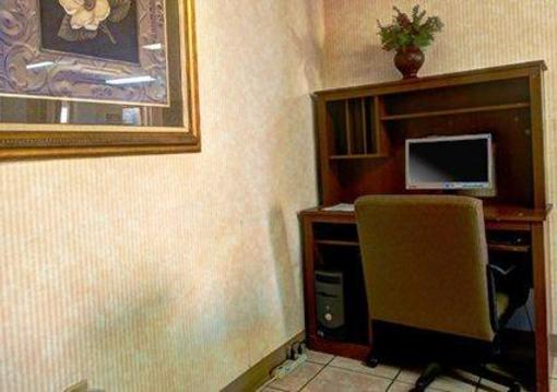 фото отеля Econo Lodge Research Triangle Park