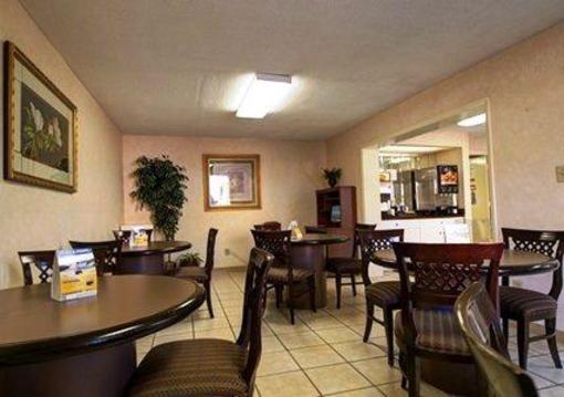 фото отеля Econo Lodge Research Triangle Park