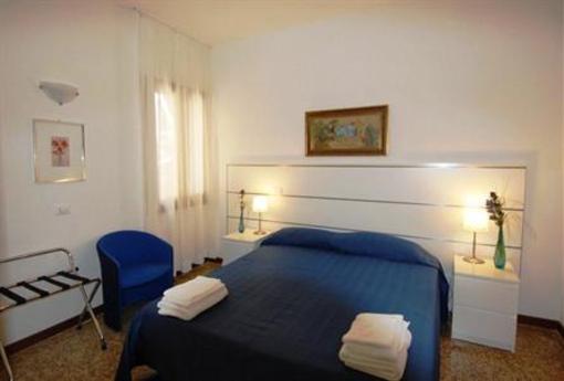 фото отеля Santa Margherita Guest House Venice