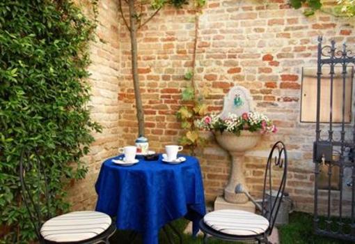 фото отеля Santa Margherita Guest House Venice