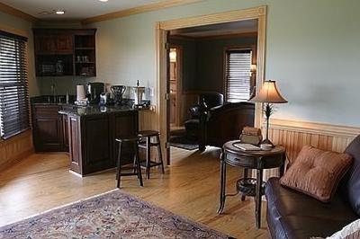фото отеля The Burrus House Inn