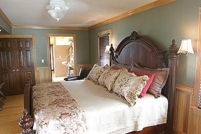 фото отеля The Burrus House Inn