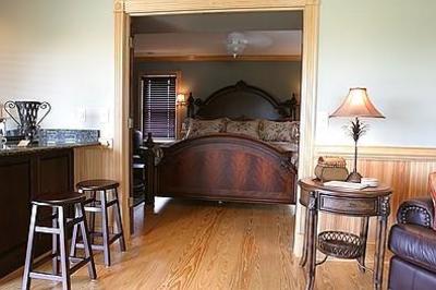 фото отеля The Burrus House Inn