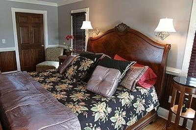 фото отеля The Burrus House Inn